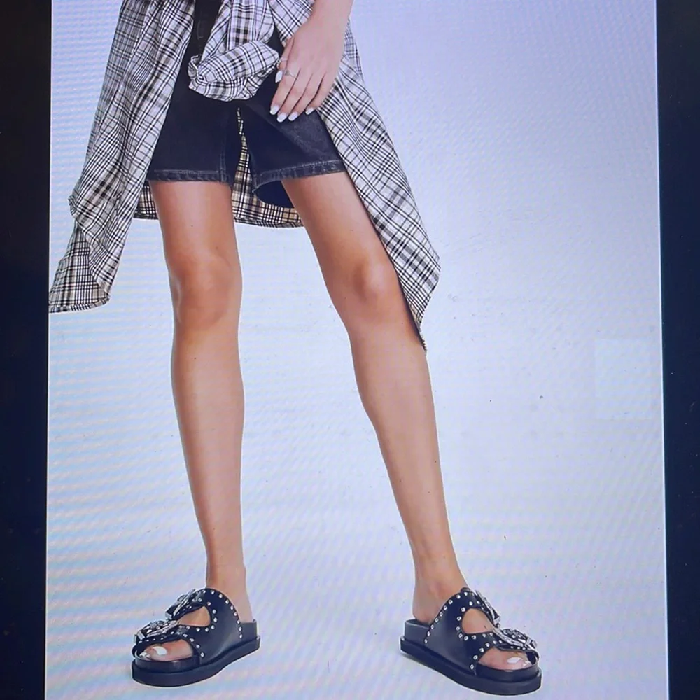 Schuh Treasure Leather Studded Slide Sandals - Picture 4 of 11